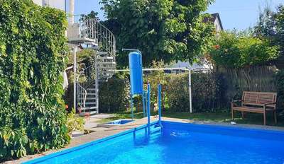 Dreifamilienhaus mit eigenem Pool im Garten