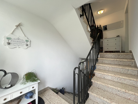 Hauseingang_ Treppenaufgang zum Erdgeschoss 